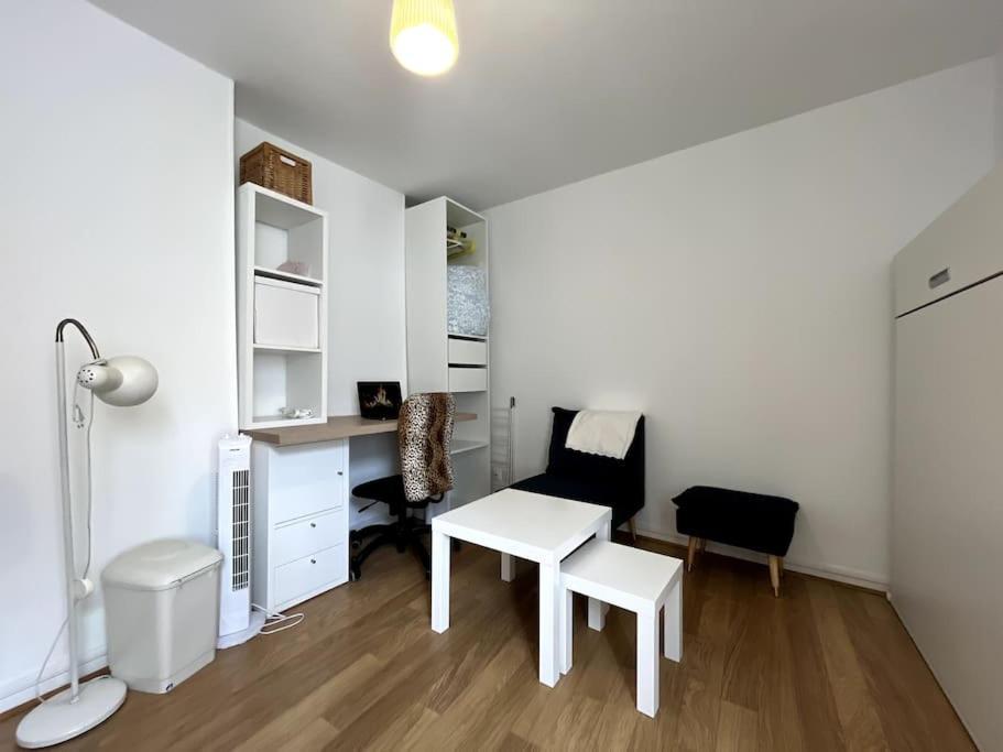 Le Studio Des Sablons-2 Pers-150M Place Du Marche Fontainebleau Exterior photo